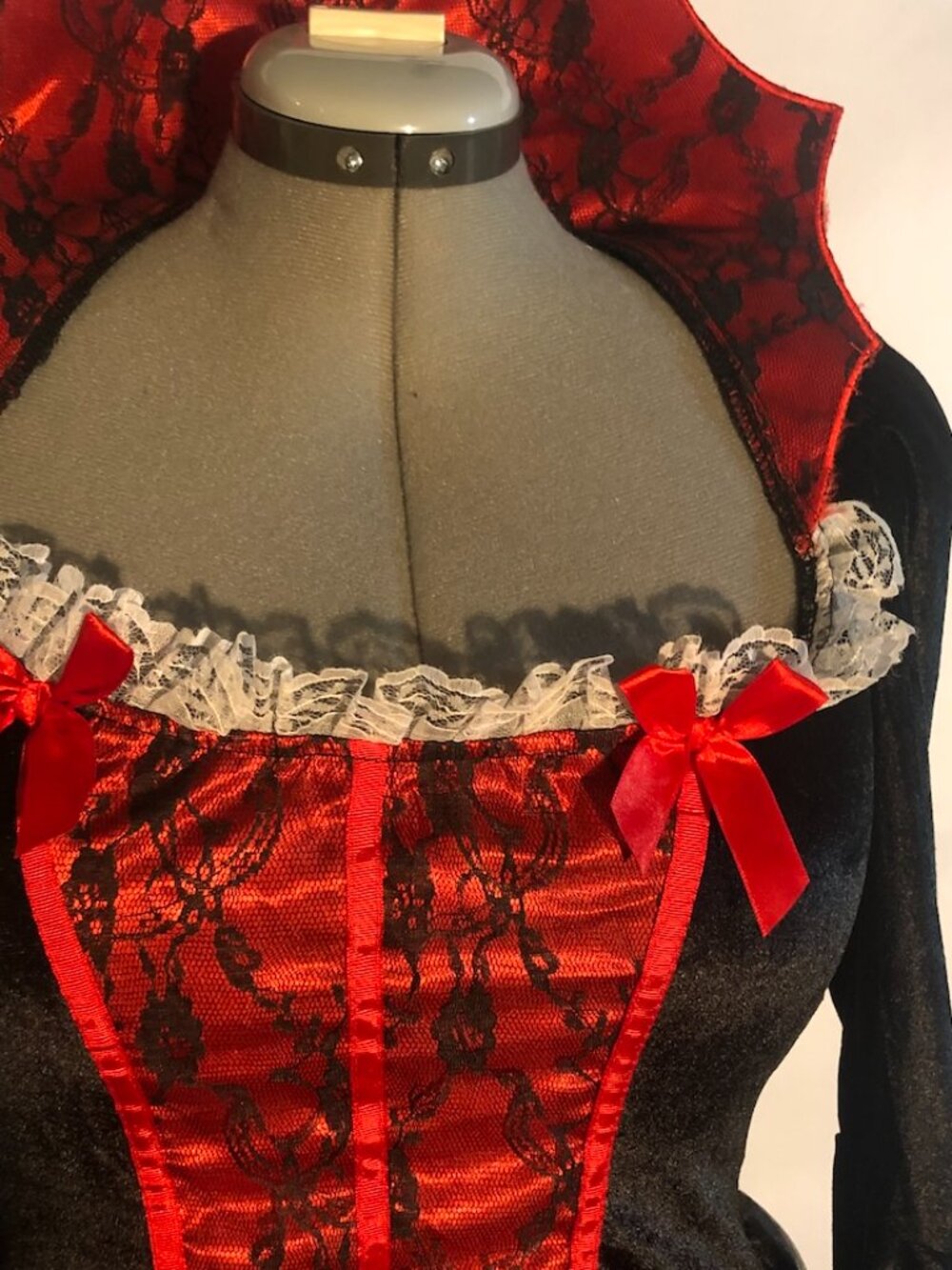 Costume - Picture 4 of 5